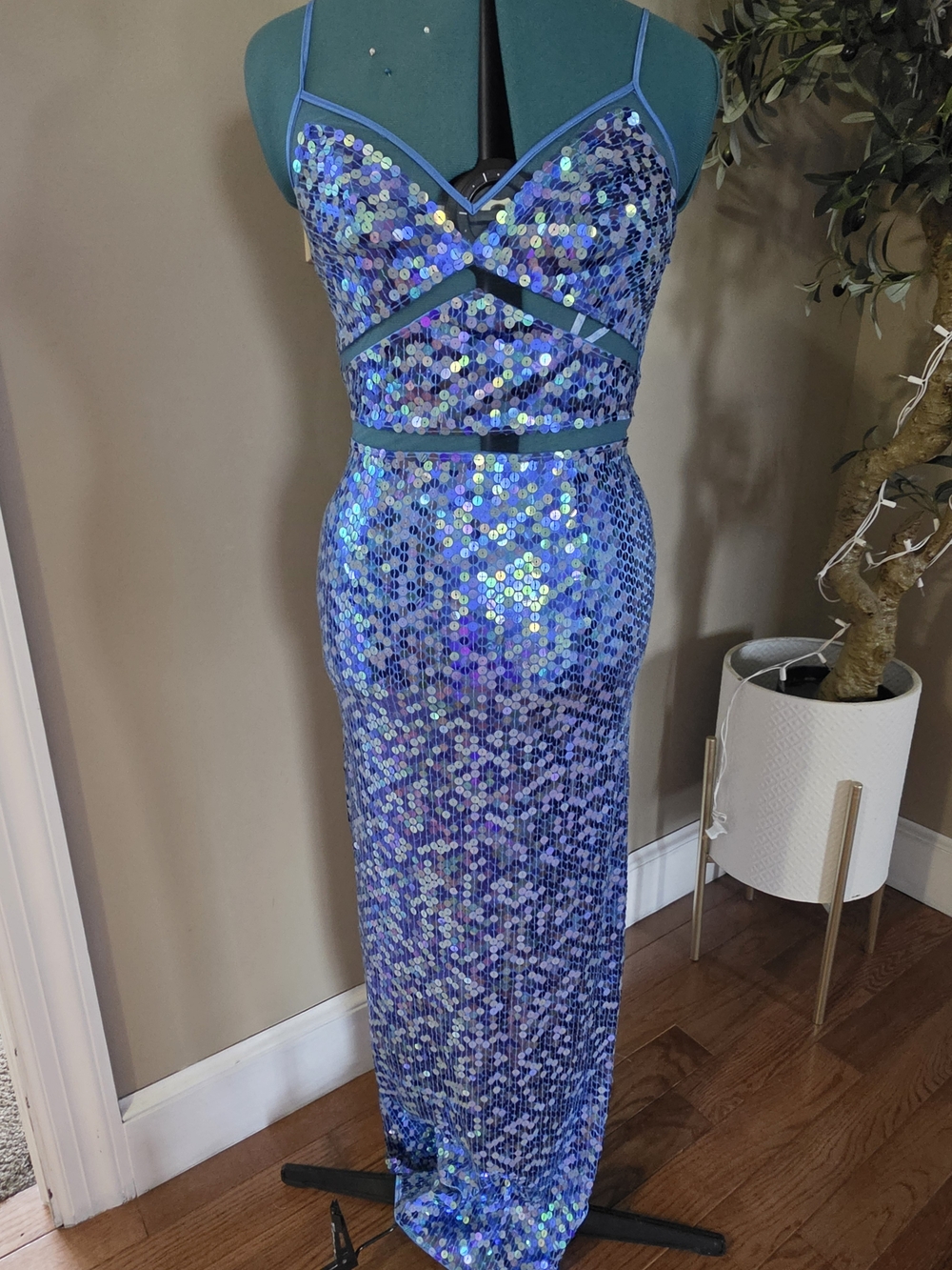 Papell Boutique Blue Sequin Spaghetti-Strap Prom Gown